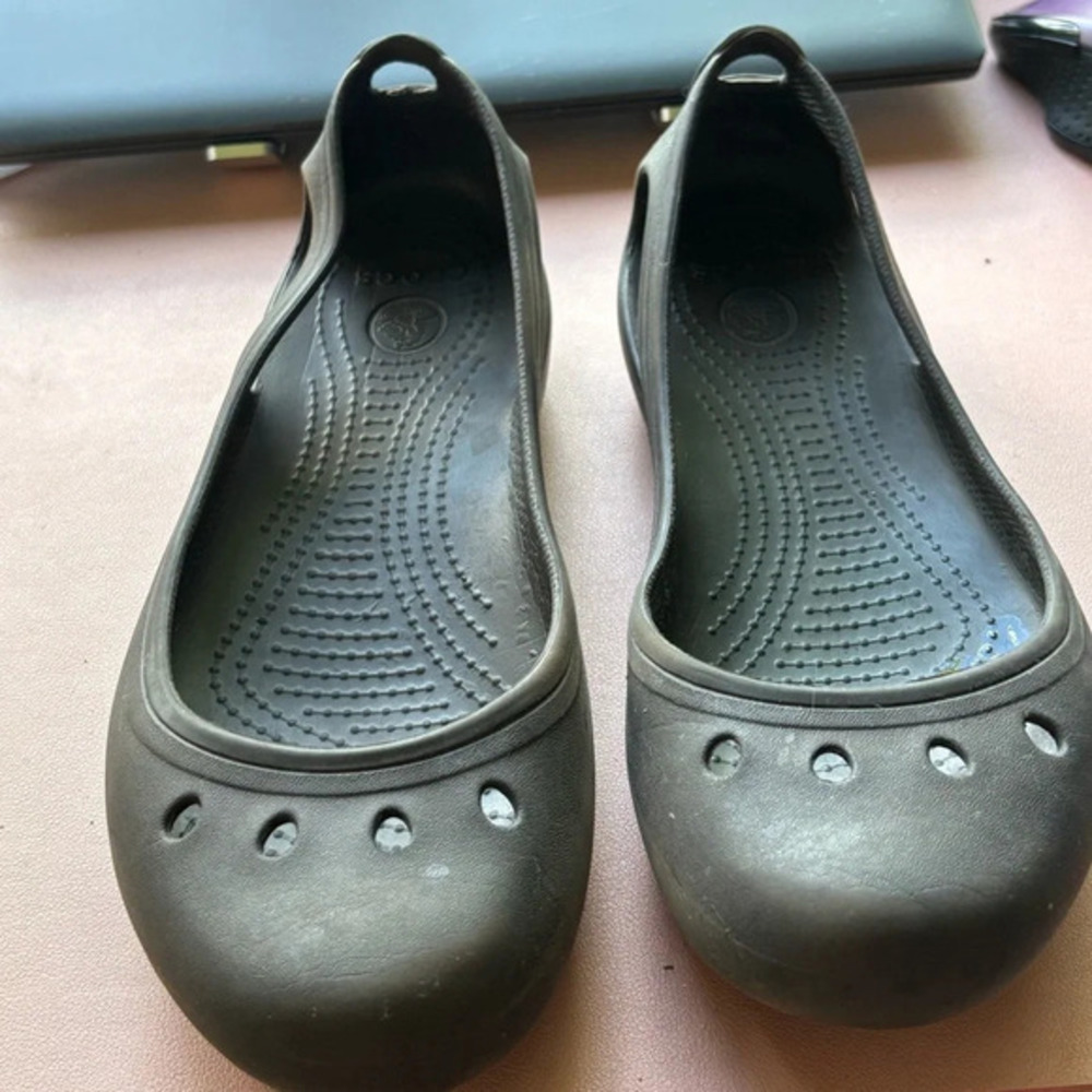 CROCS Slips on Flats Brown size 9 - Picture 1 of 10